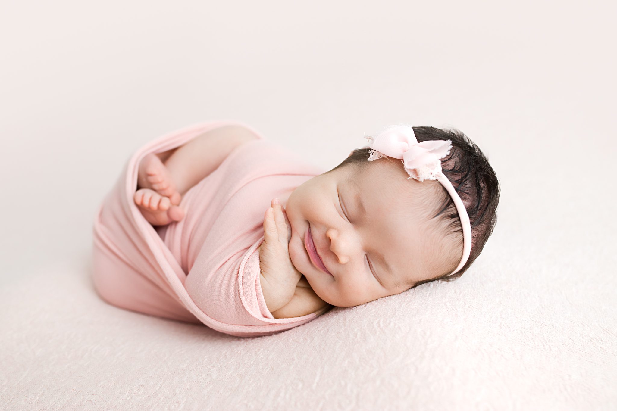 Newborn-Oshawa-Photographer-Photography-Baby-Photos-Children-Family-Portraits-Whitby-Ajax-Bowmanville-Pickering-GTA-1