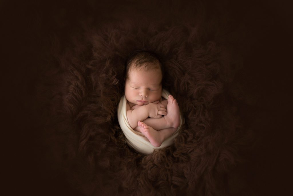 baby picture- newborn baby photos- pictures newborn babies- baby portrait- baby portraits- durham region-oshawa- Toronto-wrapped baby- hands and feet-rug