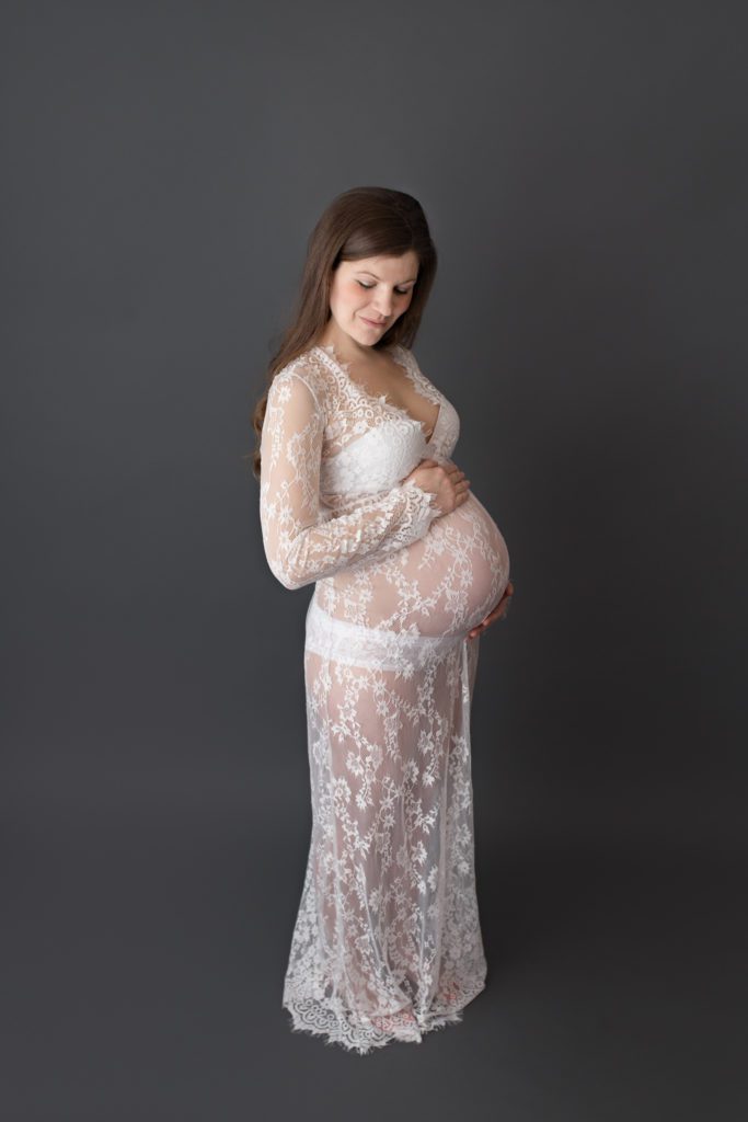 gta-durham-toronto-oshawa-newbornphotographer-maternity-cest-lamour-photography-pregnancy-motherhood-mom-maternityportraitsession-lacedress-maternitydress