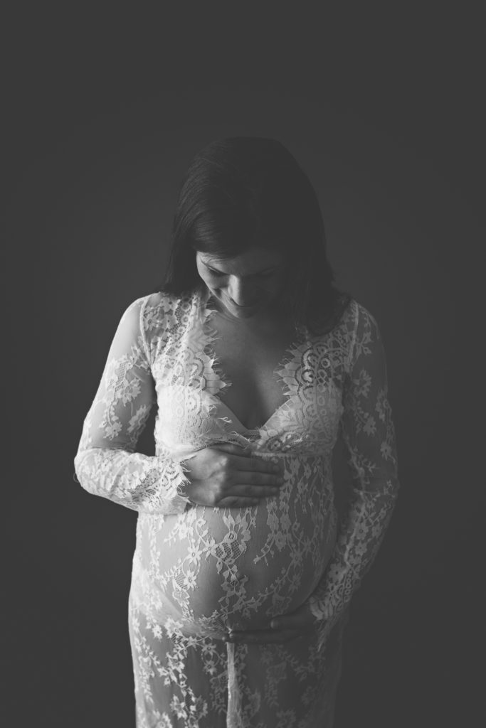 gta-durham-toronto-oshawa-newbornphotography-maternity-expecting-mom-cest-lamour-photography-pregnancy-motherhood-mom-mommy-maternityportraitsession-lacedress-blackandwhite