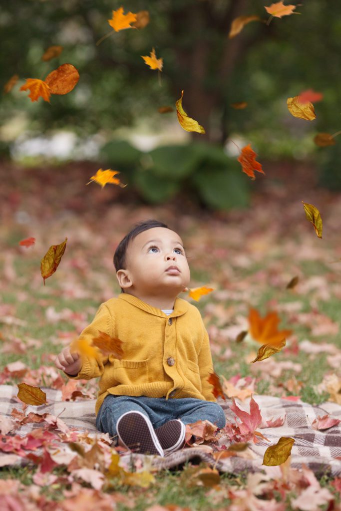 fall-family-portrait-session-oshawa-photographer-photography-leaves-smile-toronto-durham-gta-leaves