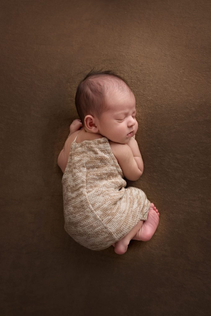 gta-durham-toronto-oshawa-newbornphotographer-newbornphotography-babyboy-neutrals-brown-outfit-colour-blanket-cest-lamour-photography