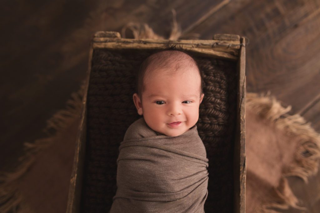 gta-durham-toronto-oshawa-newbornphotographer-newbornphotography-babyboy-neutrals-brown-outfit-colour-blanket-cest-lamour-photography-eyesopen