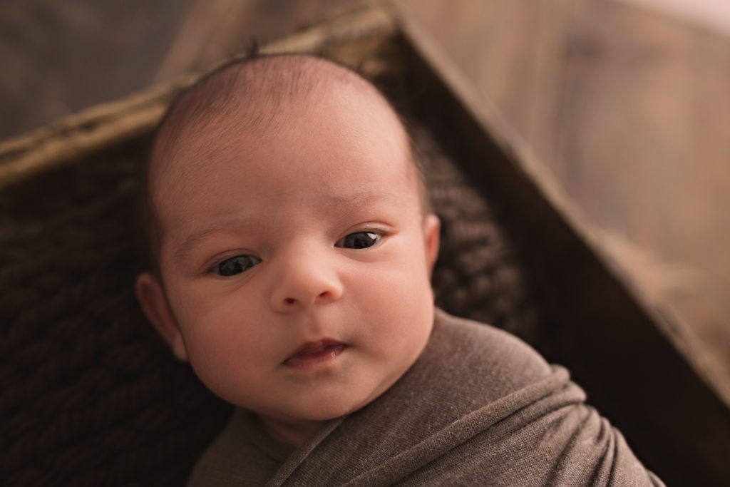 gta-durham-toronto-oshawa-newbornphotographer-newbornphotography-babyboy-neutrals-brown-outfit-colour-blanket-cest-lamour-photography-hello