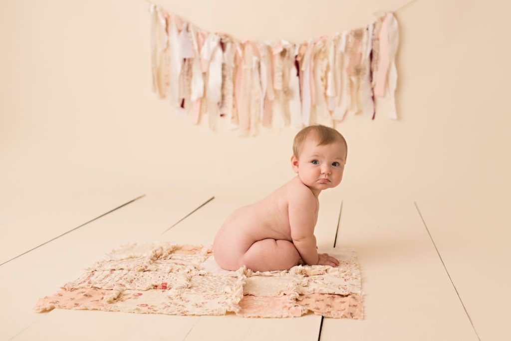 gta-durham-toronto-oshawa-newbornphotographer-newbornphotography-milestone-babygirl-baby-neutral-bone-quilt-banner-bunting