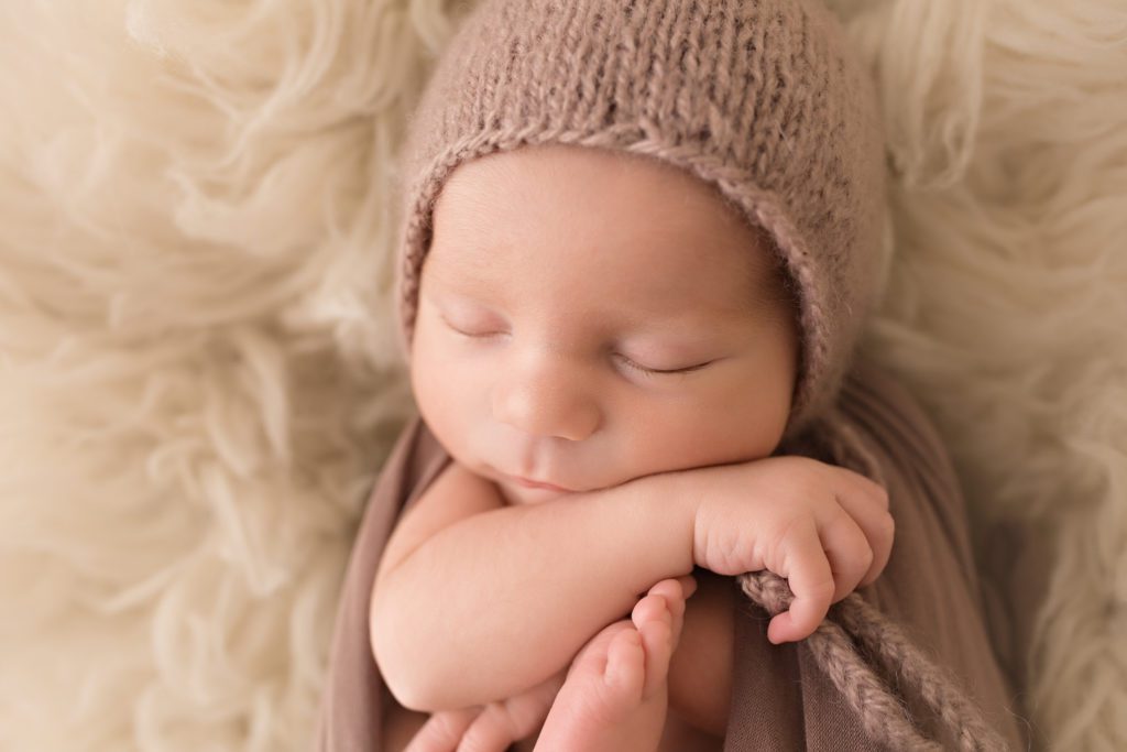 gta-durham-toronto-oshawa-newbornphotographer-newbornphotography-babyboy-cream-infertility-cest-lamour-photography-bonnet-wrap