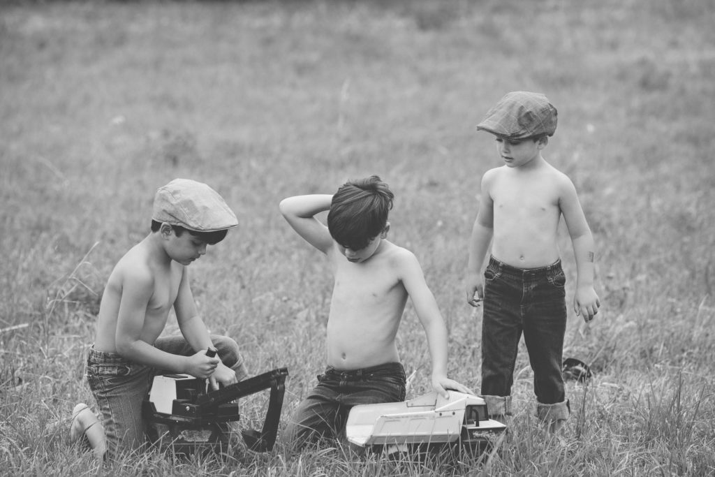 family-photographer-photography-oshawa-durham-toronto-gta-farm-outdoor-child-shirtless-1