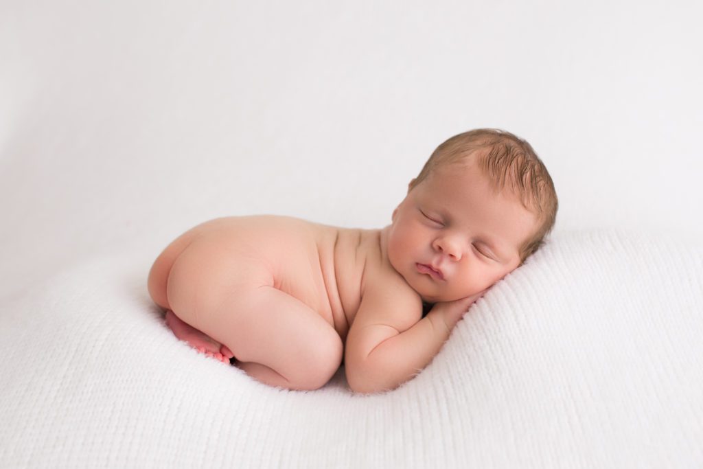 Oshawa-Newborn-Photographer-Durham-Toronto-Photographer-nakedbaby-babyhair-white