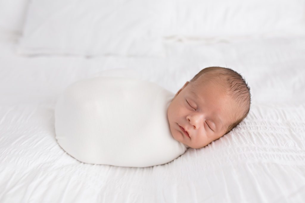 Oshawa Newborn Photography - Oshawa Newborn Photographer - Newborn- cutebabypictures-white-simple-framily-durhamphotographer-torontobabyphotographer-13