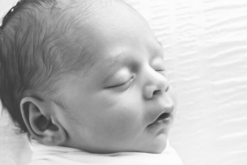Oshawa Newborn Photography - Oshawa Newborn Photographer - Newborn- cutebabypictures-white-simple-framily-durhamphotographer-torontobabyphotographer-16