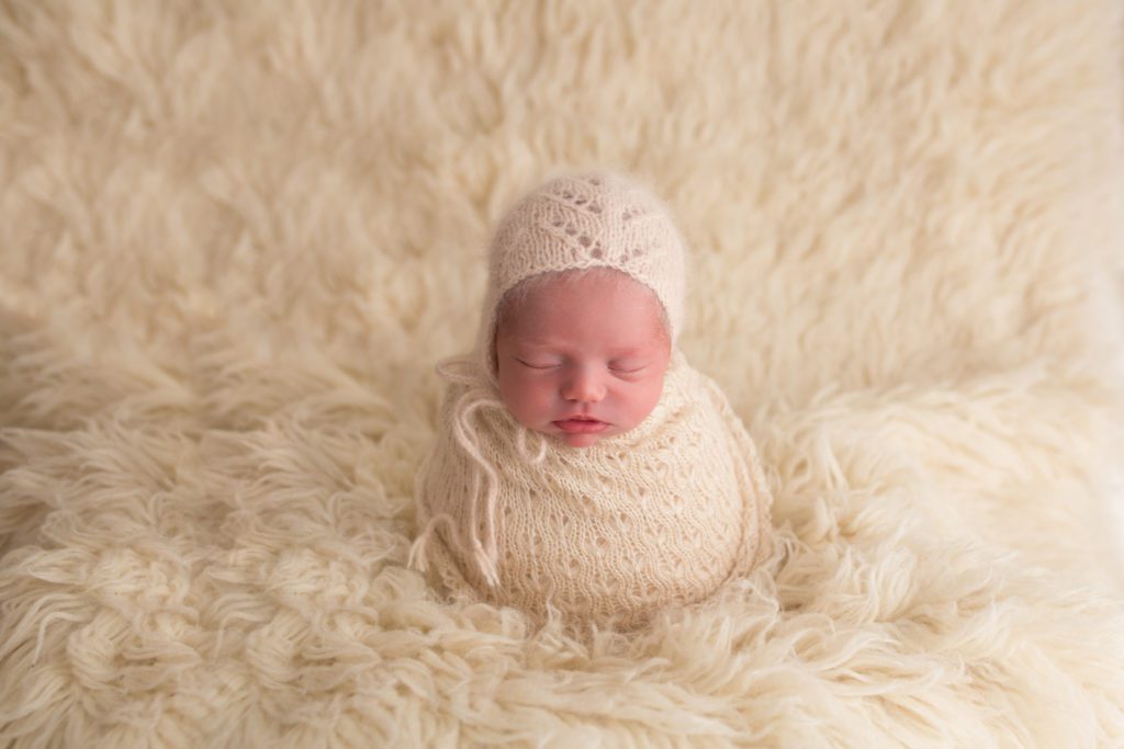 Oshawa Newborn Photography - Oshawa Newborn Photographer - Newborn- cutebabypictures-white-simple-framily-durhamphotographer-torontobabyphotographer-2