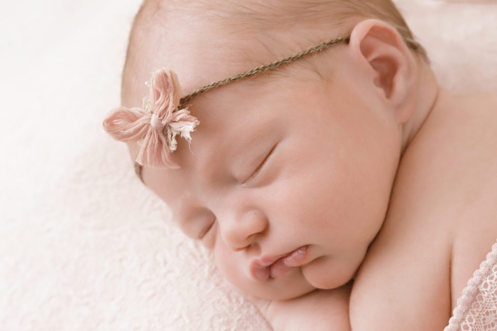 Oshawa Newborn Photography - Oshawa Newborn Photographer - Newborn- cutebabypictures-white-simple-framily-durhamphotographer-torontobabyphotographer-3