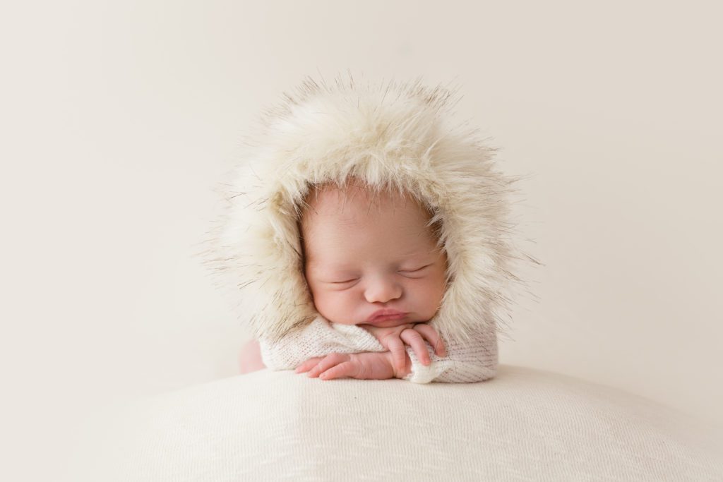 Oshawa Newborn Photography - Oshawa Newborn Photographer - Newborn- cutebabypictures-white-simple-framily-durhamphotographer-torontobabyphotographer-5