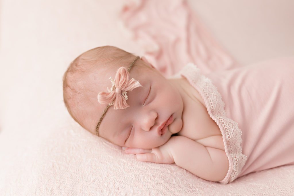 Oshawa Newborn Photography - Oshawa Newborn Photographer - Newborn- cutebabypictures-white-simple-framily-durhamphotographer-torontobabyphotographer-8