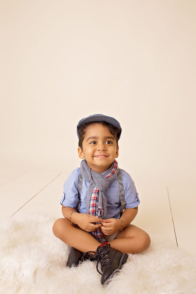 Oshawa-Family-Photographer-Oshawa-Family-Photography-Boy-Styled-Hat-Scarf-Glasses-babyboy-9